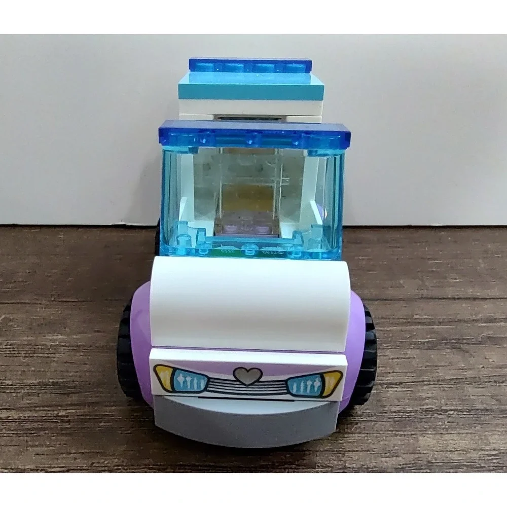 Lego Friends Juniors Mia's Vet Clinic (10728) Car